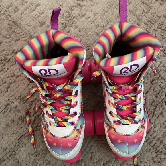 Roller Skates. JoJo Siwa girls roller skates size 12-2. Gently used. Exc… - Picture 2 of 6